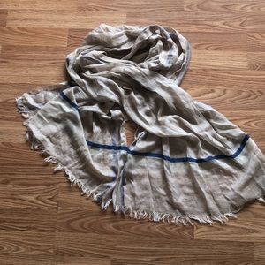 Bloom and give scarf